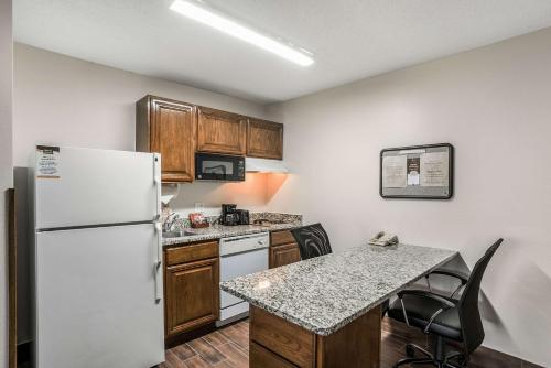 MainStay Suites Cedar Rapids North - Marion