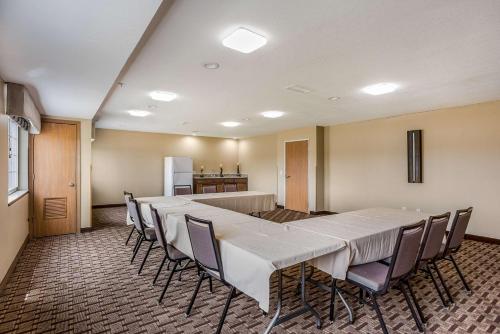 MainStay Suites Cedar Rapids - image 9
