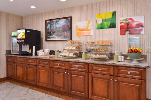 Food and beverages, Quality Inn & Suites Walnut - City of Industry in City of Industry (CA)