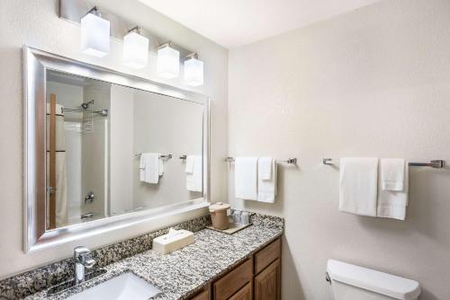 MainStay Suites Cedar Rapids North - Marion