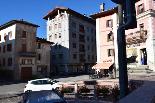 Viesnīcas āriene, Lozzo di Cadore - Dolomiti - Piazza IV novembre in Lozzo Cadore