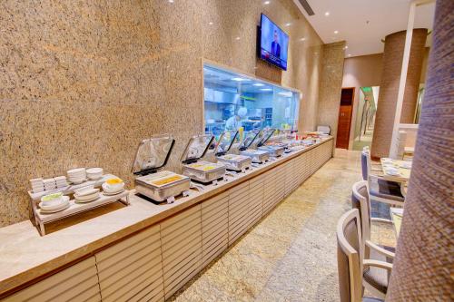 Restaurant, Niranta Airport Transit Hotel & Lounge Terminal 2 Arrivals/Landside in Mumbai