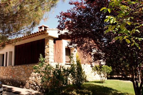 Kert, Aventura & Relax Cabañas Peña la Higuera (Aventura & Relax Cabanas Pena la Higuera) in Villalba De La Sierra