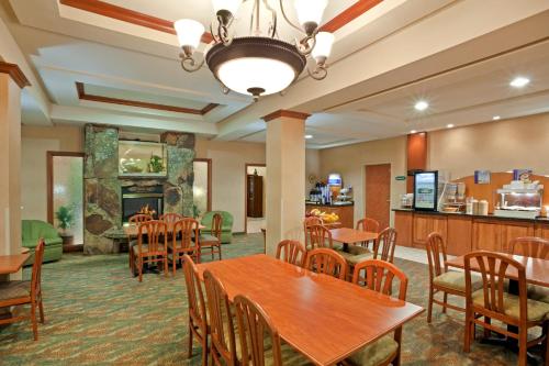 Triple Play Resort Hotel & Suites - image 3