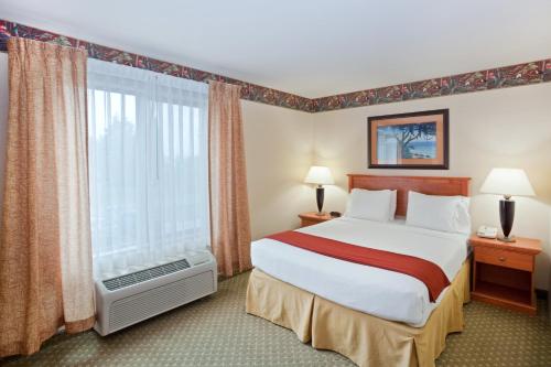 Triple Play Resort Hotel & Suites