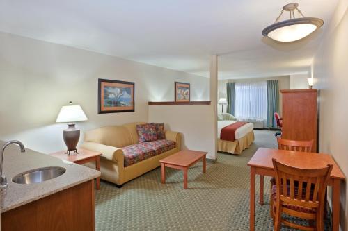 Triple Play Resort Hotel & Suites