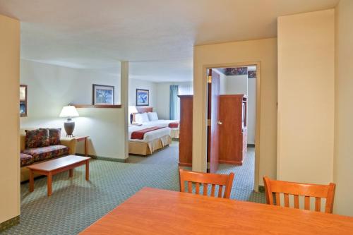 Triple Play Resort Hotel & Suites