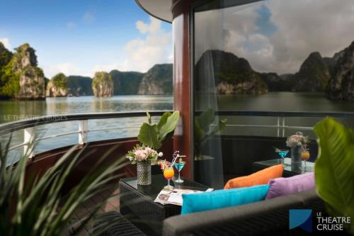 Le Theatre Cruises - Wonder on Lan Ha Bay