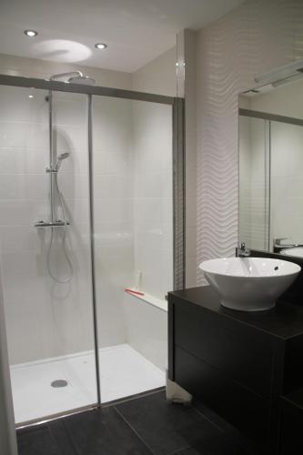 Bathroom, La Bellevue, maison entiere in Henouville