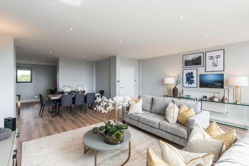 The Carlyle - Stunning Serviced Apartments