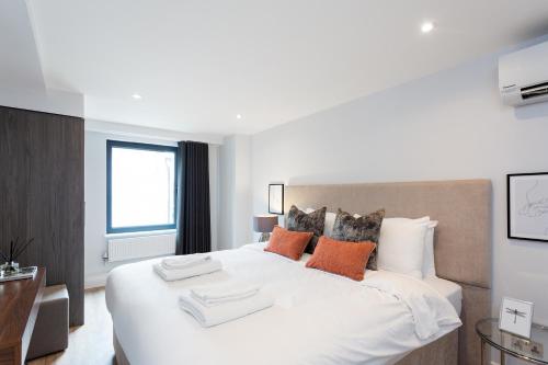 The Carlyle - Stunning Serviced Apartments