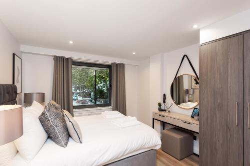 The Carlyle - Stunning Serviced Apartments