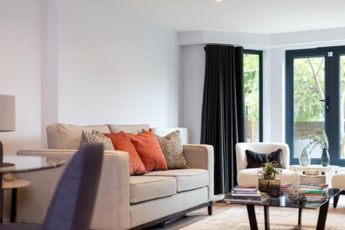 The Carlyle - Stunning Serviced Apartments