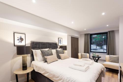 The Carlyle - Stunning Serviced Apartments