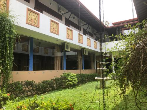 Grand Camellia Hotel in Ambalantota