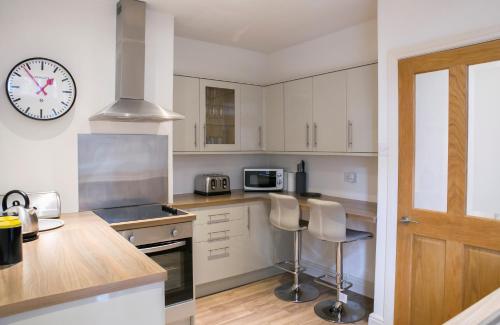 Harlow apartment - image 6