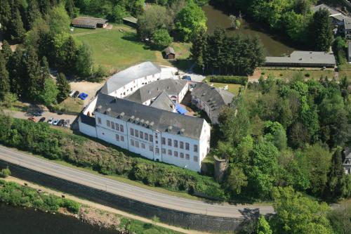 Hotel Burg Bollendorf 9.4km von Schloßstraße entfernt