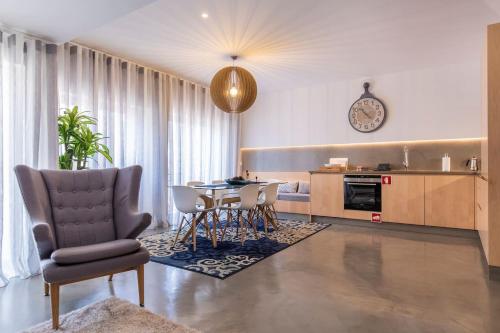 LovelyStay - Sunshine Residence in the Heart of Graça 5
