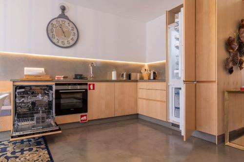 Sunshine Residence in Graça by LovelyStay 3