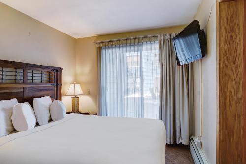 River Mtn Lodge W103 - image 6