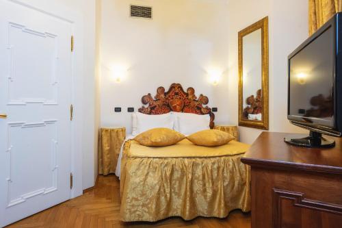 Charles Bridge Palace - image 9