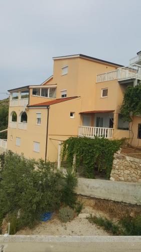  Apartmani Zoran, Pension in Omiš