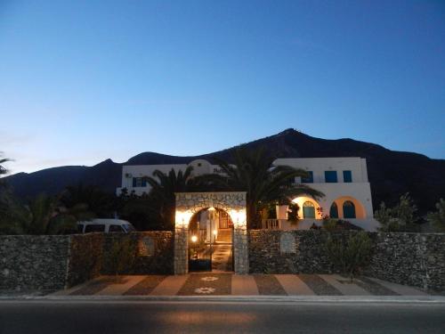 Petra Nera – Perissa, UT