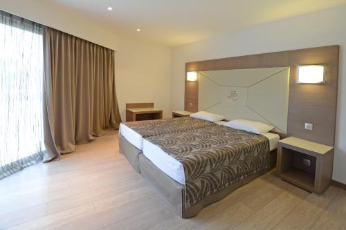 2 bedrooms, 4 beds