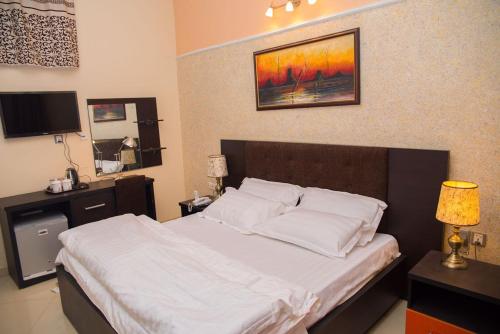 Towlab Hotel & Suites in Akure