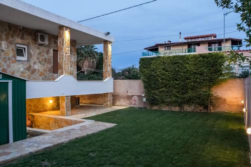  Spacious home with garden in Marathonas in Marathón