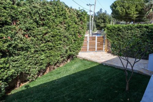  Spacious home with garden in Marathonas in Marathón