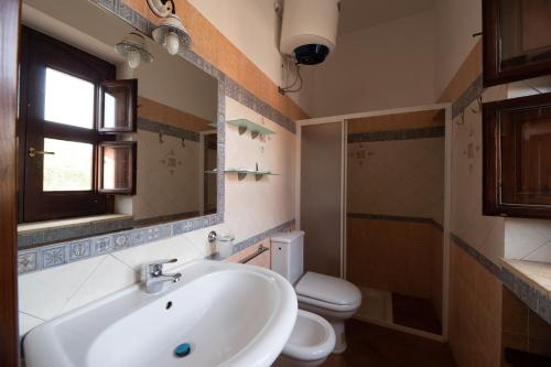 One-Bedroom Apartment with Patio and Pool View  image 7