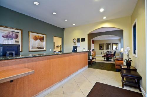 Lobby, Pleasant Inn in North Clairemont