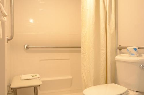 Bathroom, Smart Stay Inn - Saint Augustine near IHOP