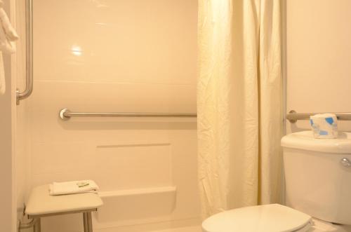 Banheiro, Smart Stay Inn - Saint Augustine in Santo Agostinho (FL)