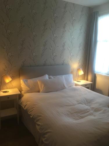 Elmdon Lodge - image 3