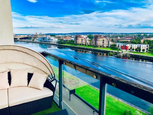 Glasgow City Centre - The PENTHOUSE with RiverViews - (Duplex, 3 Bedrooms, 3 Bathrooms, 2 Living rooms/Kitchen, Private SKY Terrace, 2 Parkings, Top Floor, Huge - 2100 sq ft, SECC HYDRO), Glasgow (photo 5)