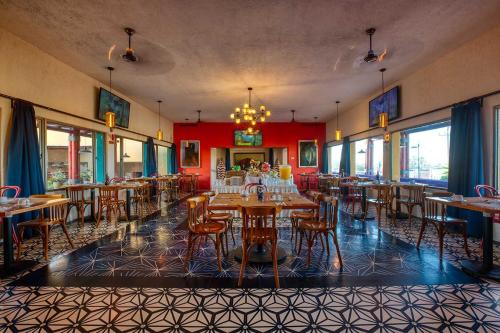 219294406 Hotel Los Patios