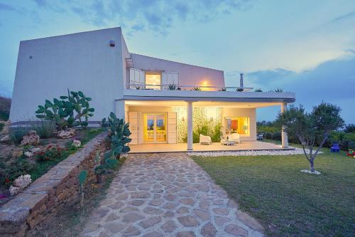 Villa Bonifato vista sulle campagne e sul mare siciliano alloggio per uso turistico