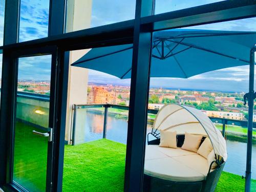 Glasgow City Centre - The PENTHOUSE with RiverViews - (Duplex, 3 Bedrooms, 3 Bathrooms, 2 Living rooms/Kitchen, Private SKY Terrace, 2 Parkings, Top Floor, Huge - 2100 sq ft, SECC HYDRO), Glasgow (photo 4)