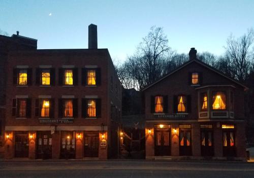 Riverboat Suites – Galena, IL