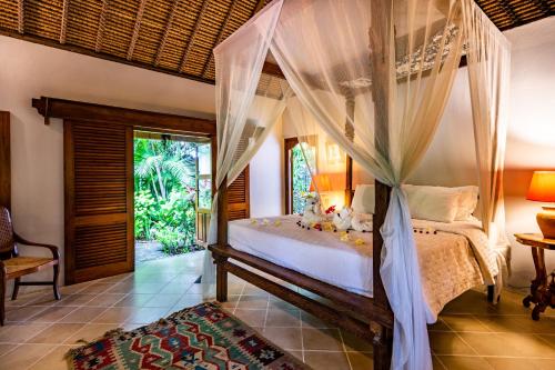 Taman Selini Wahana Beach Resort Set in a prime location of Bali, Taman Selini Wahana Beach Resort puts everything the city has to offer just outside your doorstep. The property offers guests a range of services and amenities designe