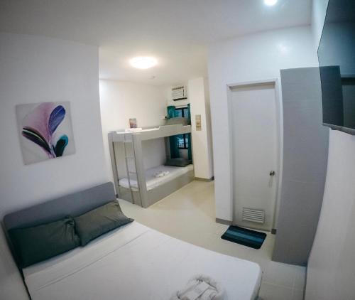 Bulusan Tourist Inn Room Type - Triple Room with Balcony