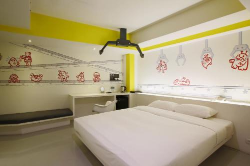 room detail thumbnail 2