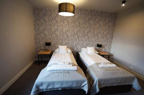 4 twin beds
