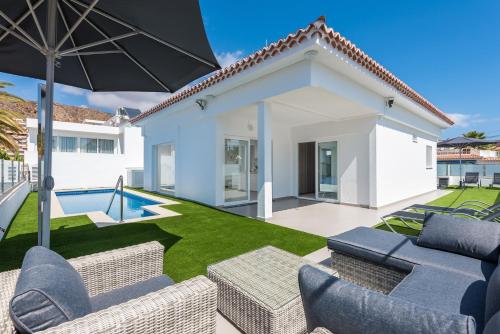 Luxurious 5* VILLA - 300M2 - private HEATED pool - garage - WiFi 2