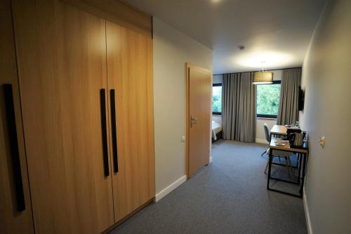 2 twin beds