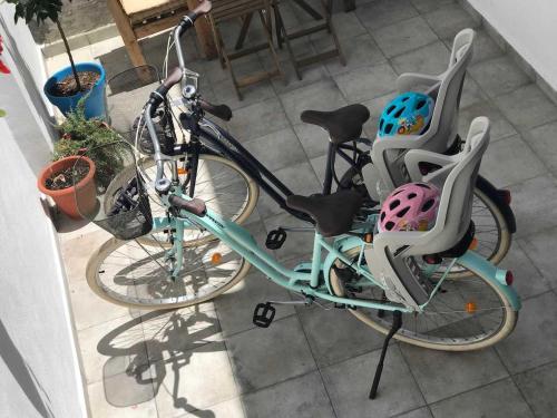 Malaga Beach House, 2 city bikes, 2 children's bikes, WiFi, BIG terrace, BBQ, Family, Childfriendly, Málaga (Foto 6)