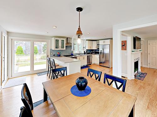 New Listing! Remodeled Beach Haven - New Kitchen Home - image 3