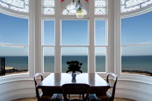 Bellevue By The Bay - Luxury Beach Pad, Panoramic Sea Views - Apartment - Herne Bay